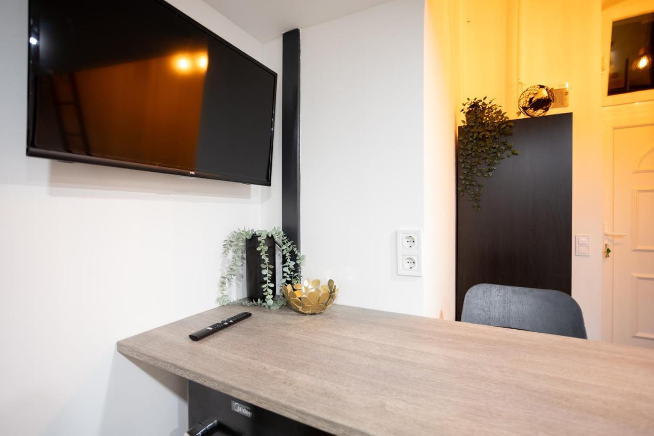 Green Goblin Apartment With Free Private Parking Budapest Luaran gambar