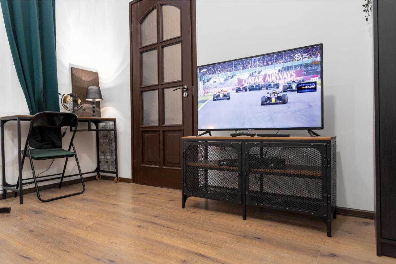 Green Goblin Apartment With Free Private Parking Budapest Luaran gambar