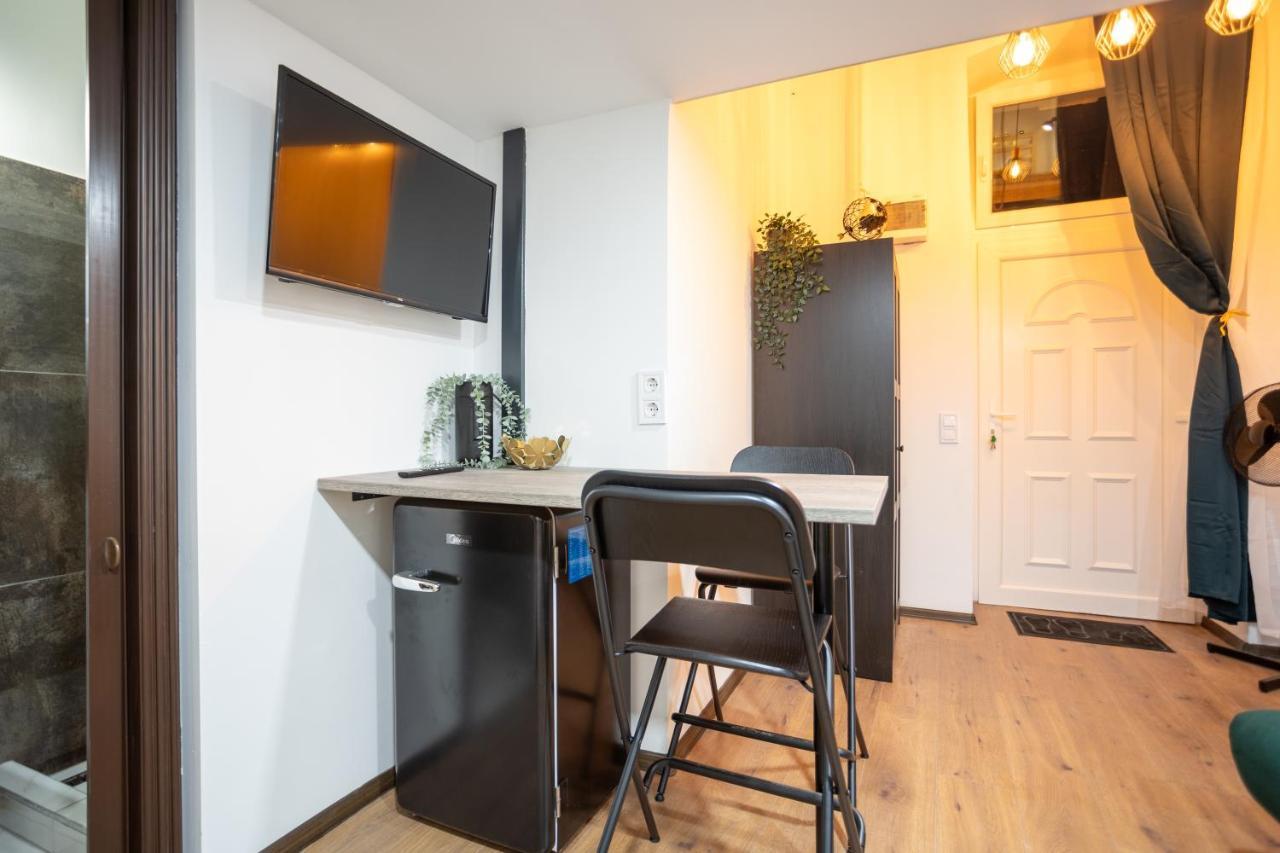Green Goblin Apartment With Free Private Parking Budapest Luaran gambar